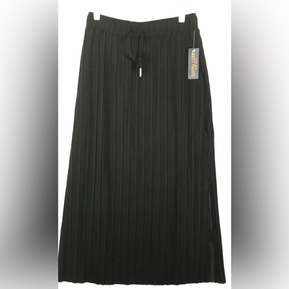 Sabrina Lauren pleated boho maxi black pull on/unlined skirt size medium